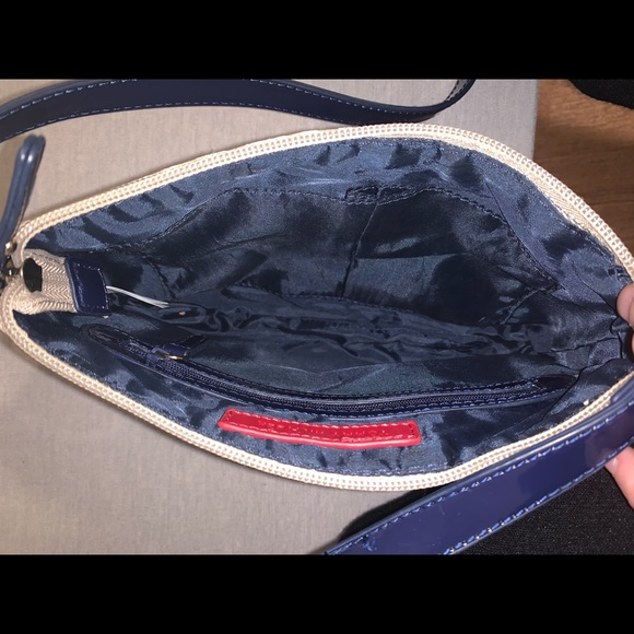 Tommy Hilfiger Crossbody - Picture 3 of 4